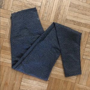 Lululemon Wunder Under - Size 6